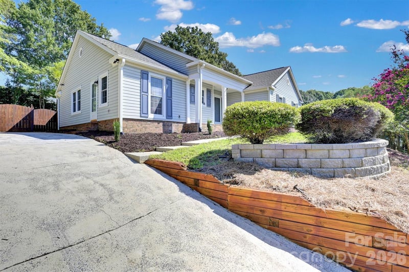 201 Sandymead Rd, Matthews, NC 28105