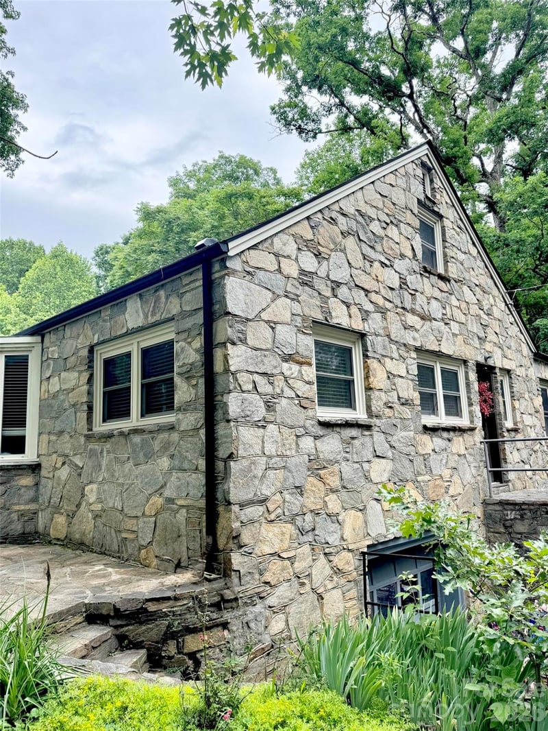 920 Sand Hill Rd, Asheville, NC 28806