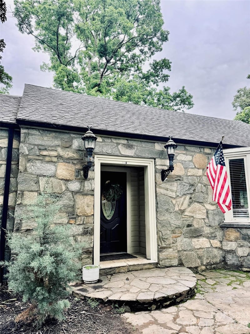 920 Sand Hill Rd, Asheville, NC 28806