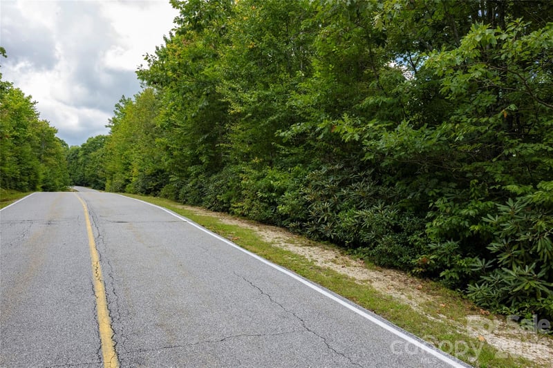 916 Meadow Ridge Dr, Lake Toxaway, NC 28747
