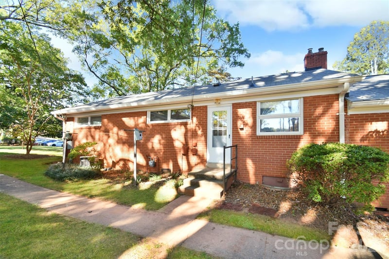 4547 Woodlark Ln, Charlotte, NC 28211