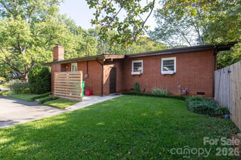 1526 Briarfield Dr, Charlotte, NC 28205