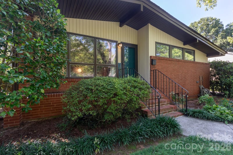 1526 Briarfield Dr, Charlotte, NC 28205