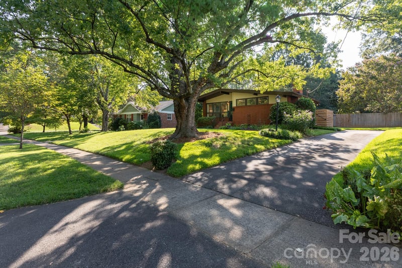 1526 Briarfield Dr, Charlotte, NC 28205