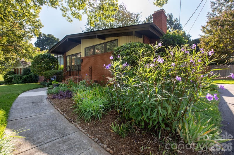 1526 Briarfield Dr, Charlotte, NC 28205