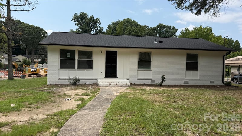 5618 Snow White Ln, Charlotte, NC 28213