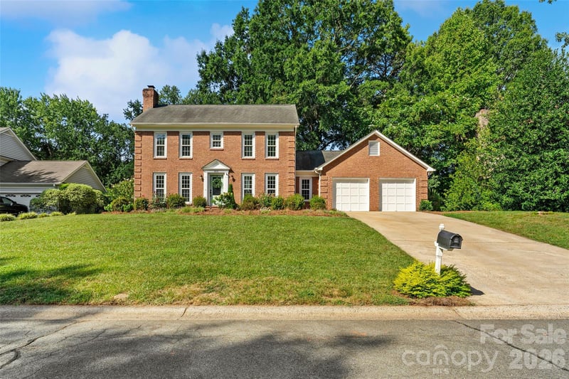 2010 Glendalough Ln, Matthews, NC 28105