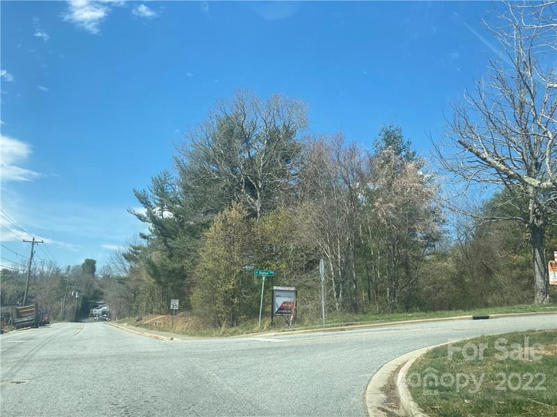 999 Linda Vista Dr, Hendersonville, NC 28792