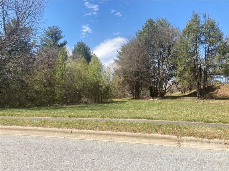999 Linda Vista Dr, Hendersonville, NC 28792