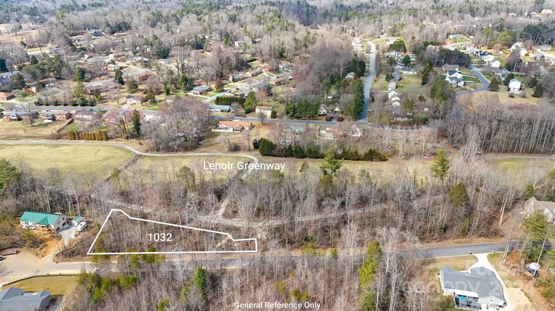 1032 Williamsburg Dr, Lenoir, NC 28645