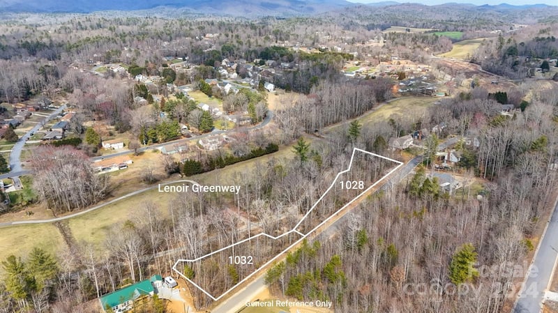 1032 Williamsburg Dr, Lenoir, NC 28645
