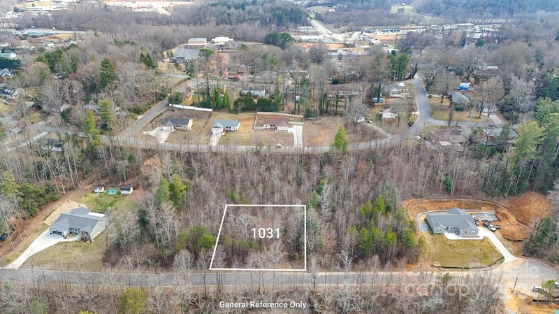 1031 Williamsburg Dr, Lenoir, NC 28645