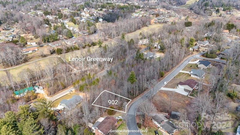 902 Woodbine Pl, Lenoir, NC 28645