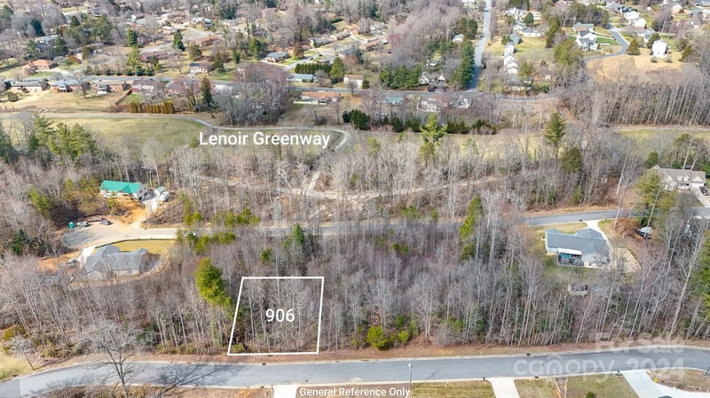 906 Woodbine Pl, Lenoir, NC 28645