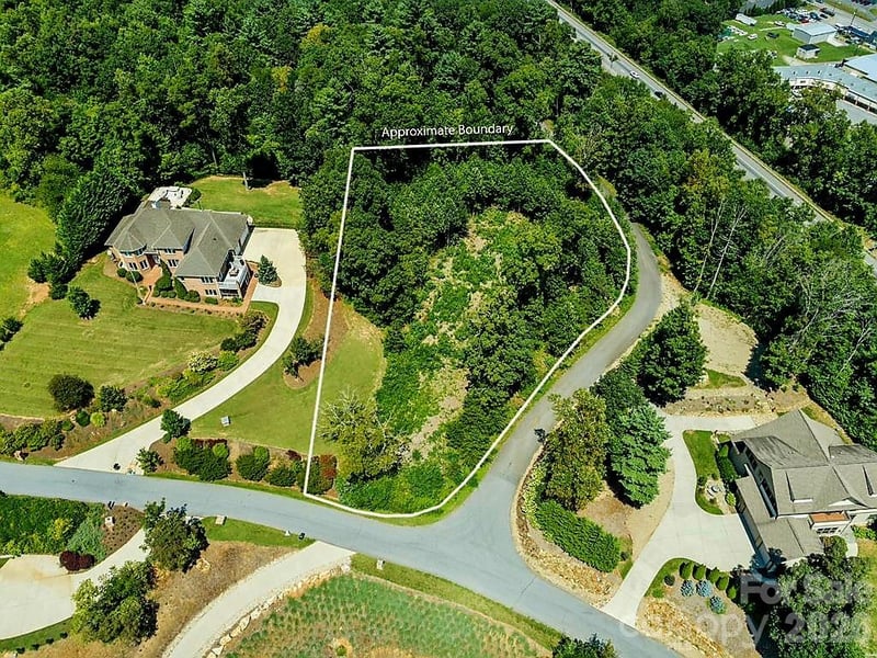 8 English Hills Dr, Asheville, NC 28804