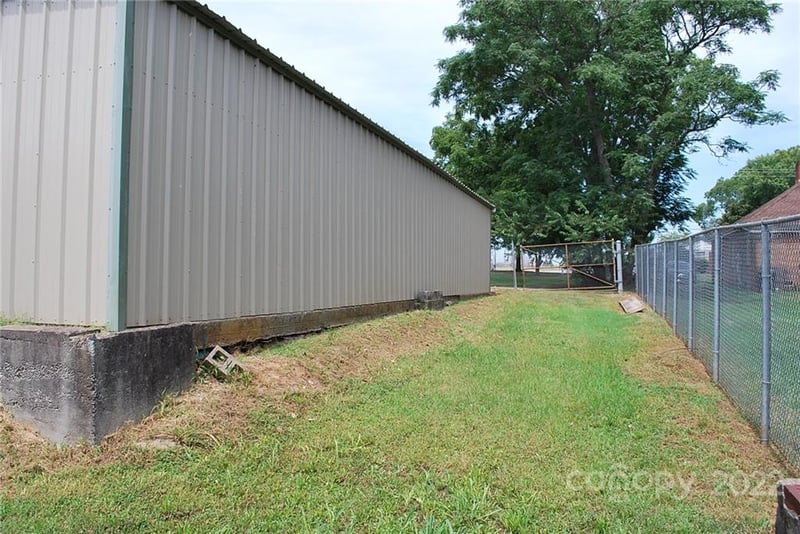 204 Oakland Ave, Statesville, NC 28677