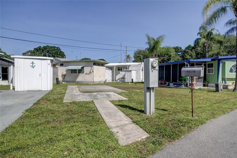 4776 66th Ln #12, St Petersburg, FL 33709