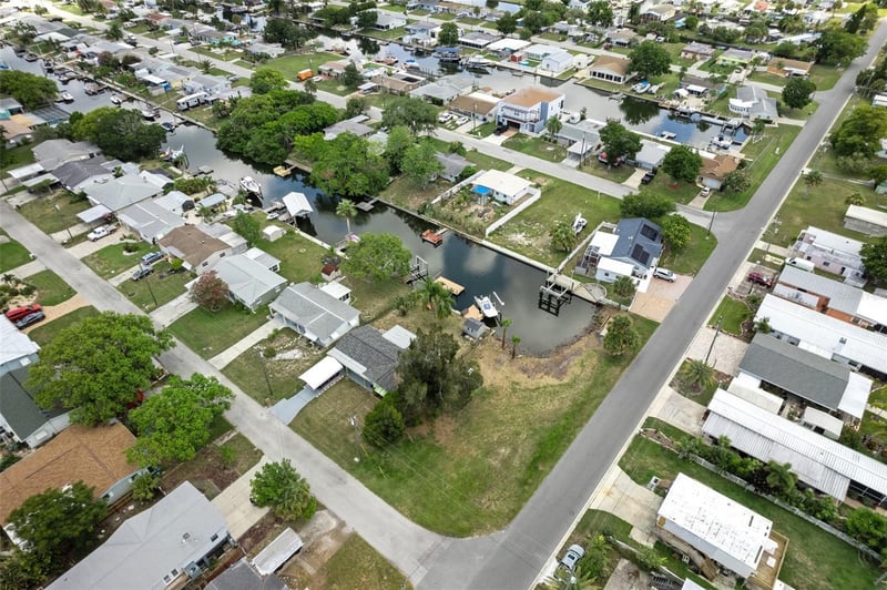 Lisa Dr, Hudson, FL 34667