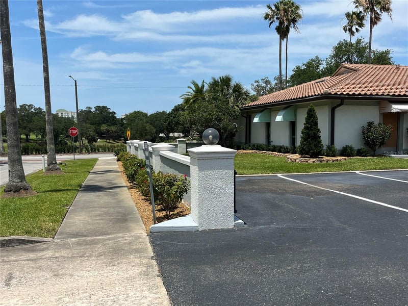 609 Indian Rocks Rd, Belleair, FL 33756