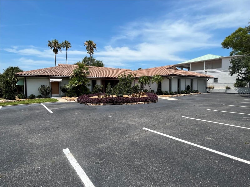 609 Indian Rocks Rd, Belleair, FL 33756
