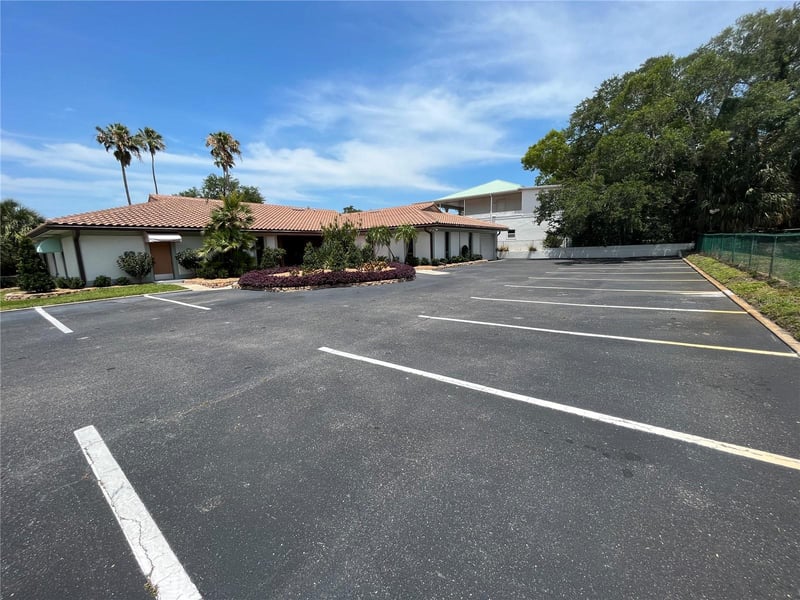 609 Indian Rocks Rd, Belleair, FL 33756