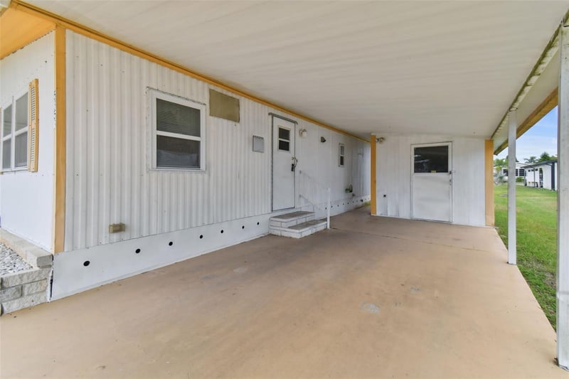 5353 Comanche St, Zephyrhills, FL 33542