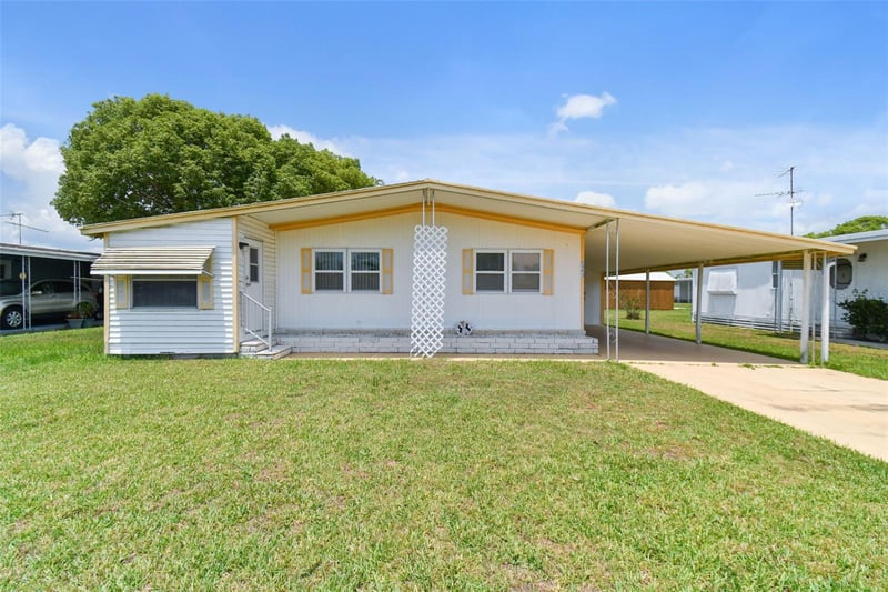 5353 Comanche St, Zephyrhills, FL 33542