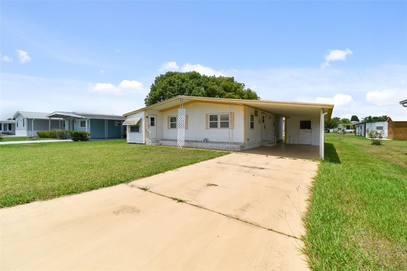 5353 Comanche St, Zephyrhills, FL 33542