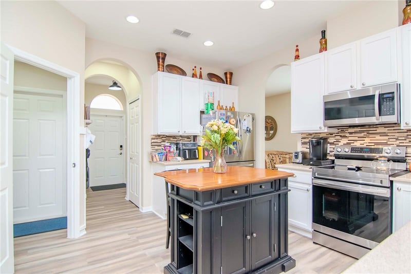 11038 Ancient Futures Dr, Tampa, FL 33647