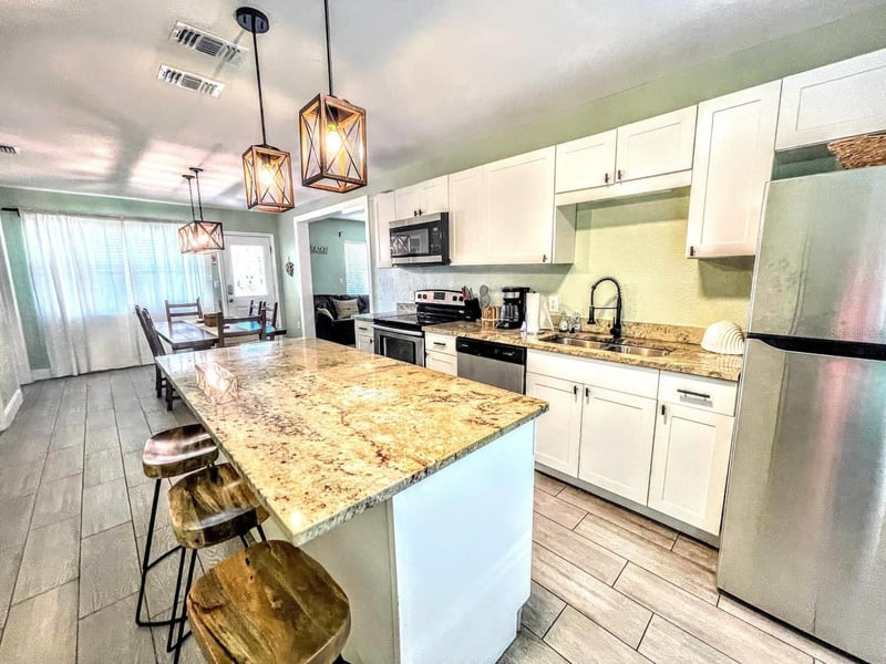 42 Somerset St, Clearwater Beach, FL 33767
