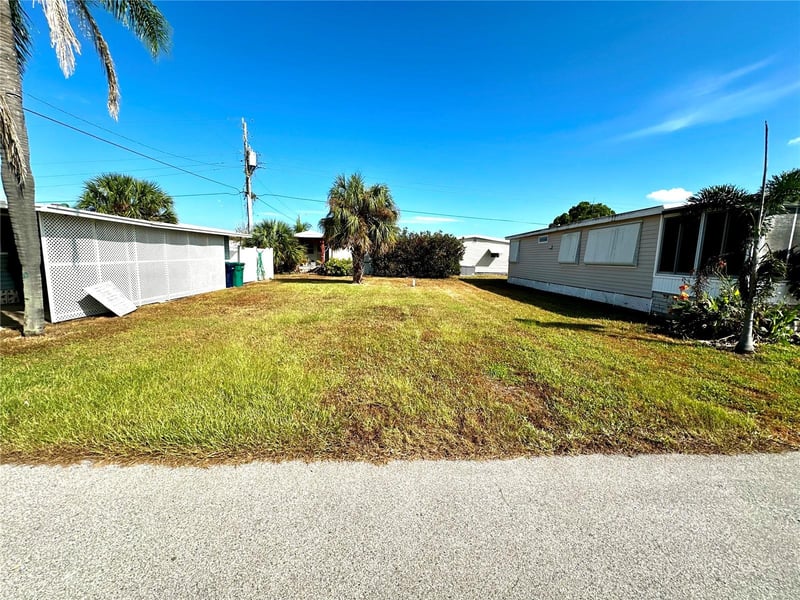 23 Flores Dr, Palmetto, FL 34221