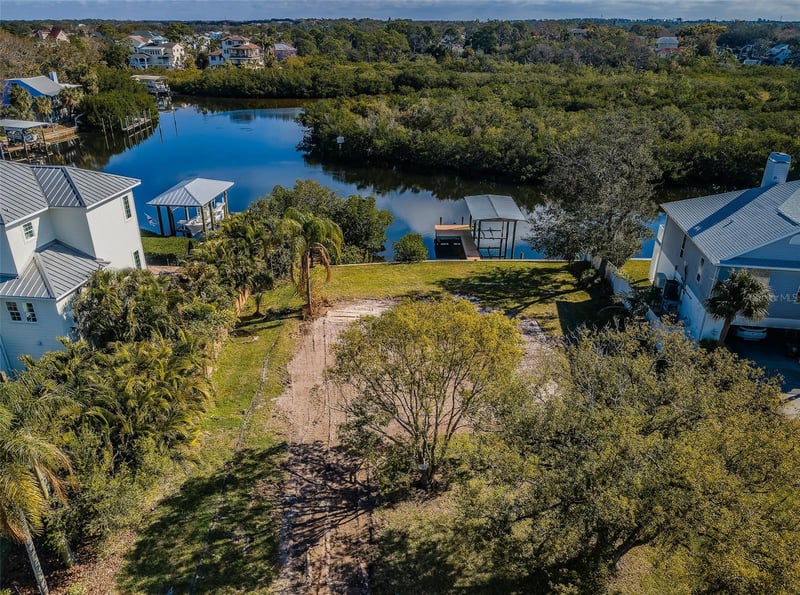 624 Mayo St, Crystal Beach, FL 34681