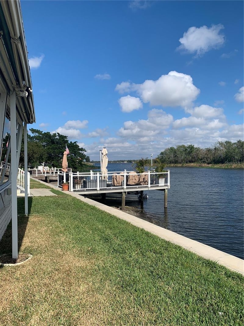 10138 Lake Dr, Largo, FL 33773
