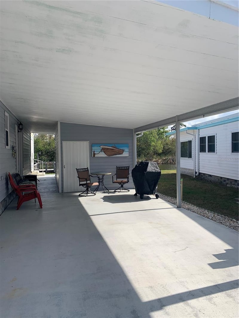 10138 Lake Dr, Largo, FL 33773