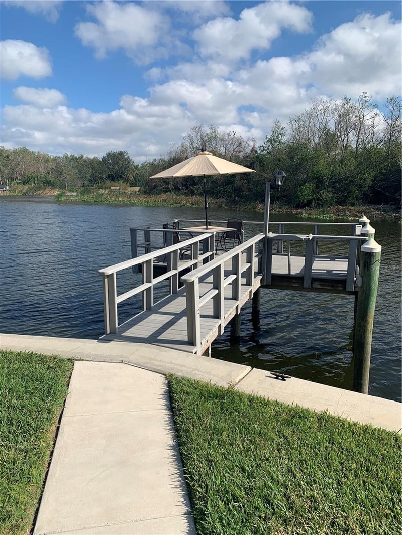 10138 Lake Dr, Largo, FL 33773