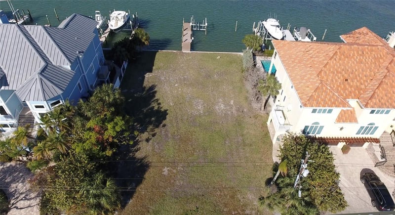 20 Pine Cir, Belleair, FL 33756
