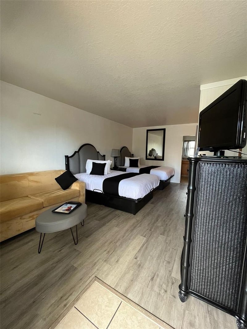 14711 Gulf Blvd, Madeira Beach, FL 33708
