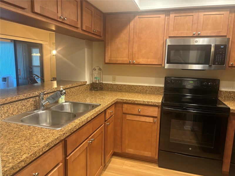 2765 Countryside Blvd #106, Clearwater, FL 33761