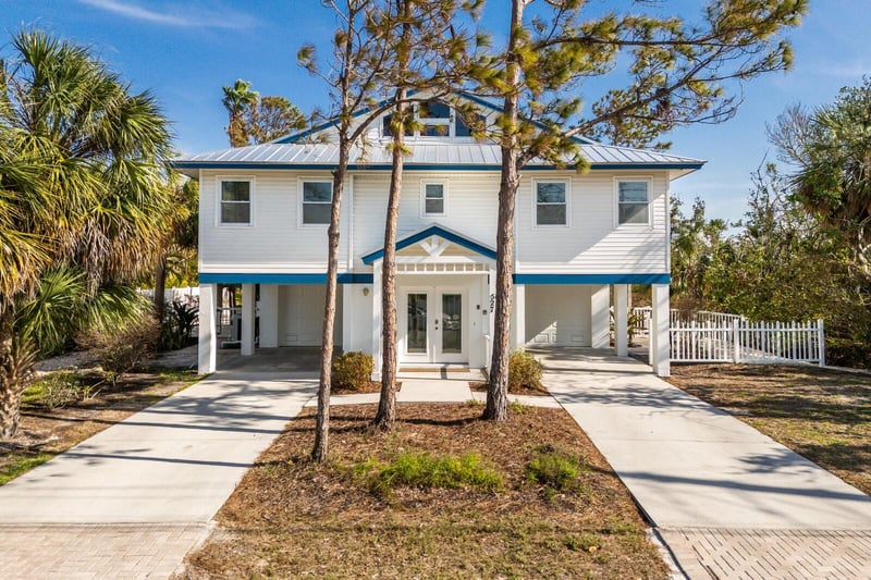527 Magnolia Ave, Anna Maria, FL 34216