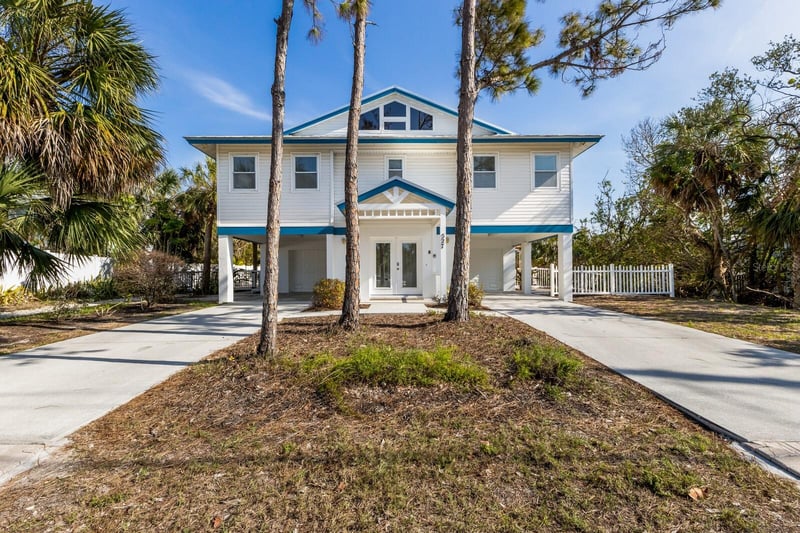 527 Magnolia Ave, Anna Maria, FL 34216