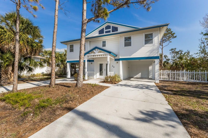 527 Magnolia Ave, Anna Maria, FL 34216