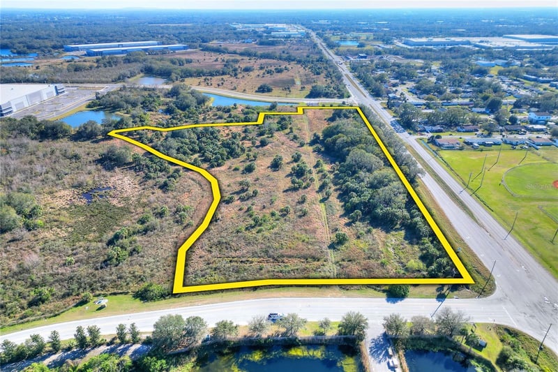 674 Park Rd, Plant City, FL 33566