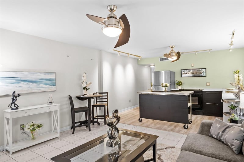 426 32nd Ave #102E, St Petersburg, FL 33704