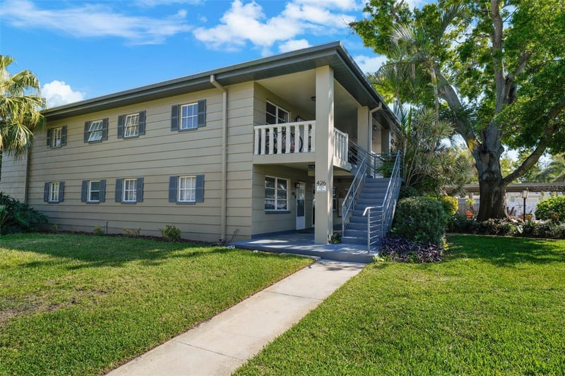 426 32nd Ave #102E, St Petersburg, FL 33704