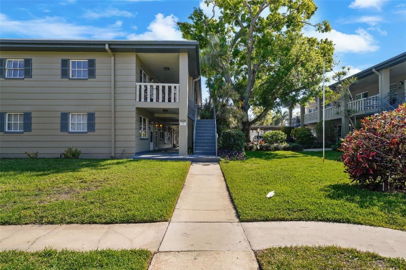 426 32nd Ave #102E, St Petersburg, FL 33704