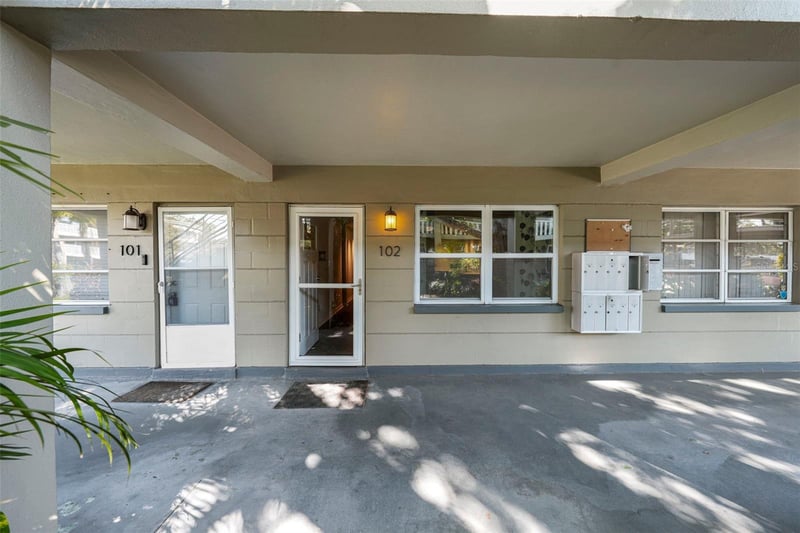 426 32nd Ave #102E, St Petersburg, FL 33704