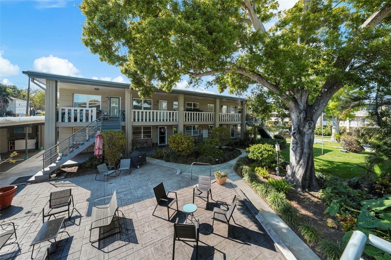 426 32nd Ave #102E, St Petersburg, FL 33704