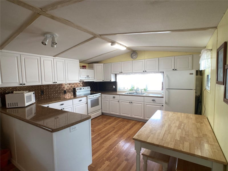 1710 7th St #24, Ruskin, FL 33570