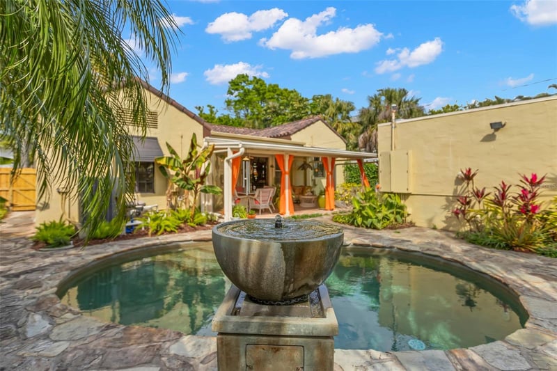 646 16th Ave, St Petersburg, FL 33704