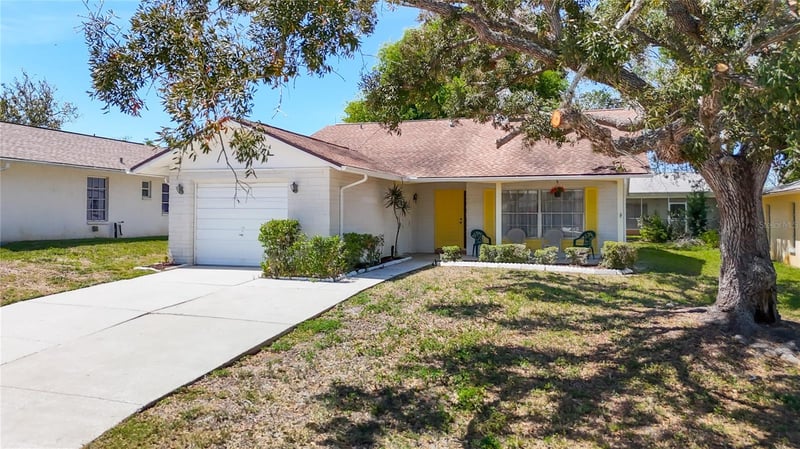 10819 Los Santos Dr, Port Richey, FL 34668